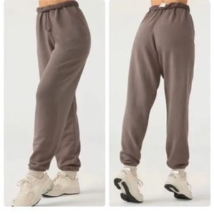 Brandy Melville John Galt Oversized Jogger Sweatpants in Peppercorn Grey